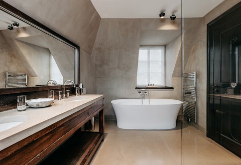 Premier Suite Historic Chancellery Bathroom