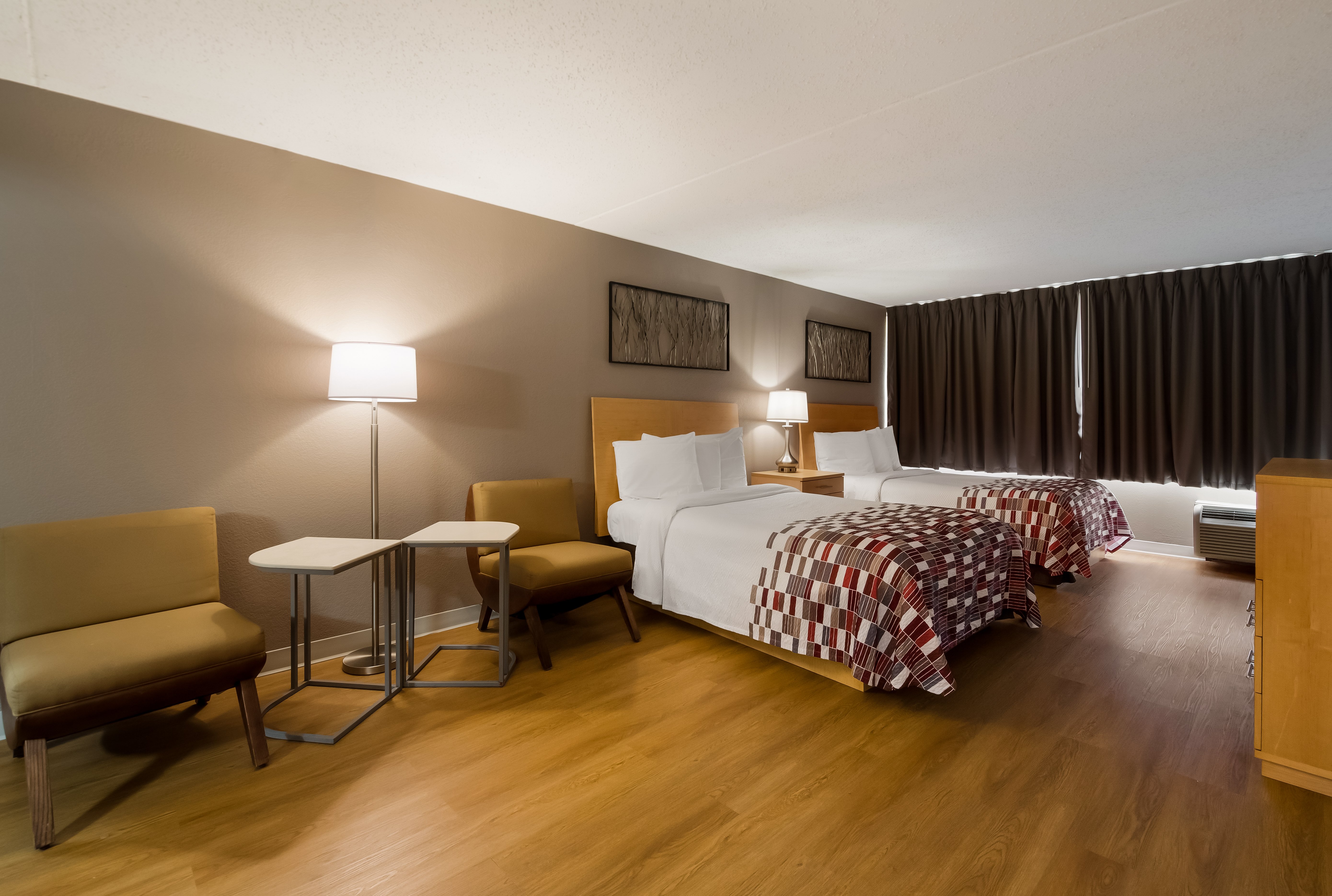 RED ROOF SUITES NEWARK - UNIVERSITY-guestroom-Suite Full.jpg