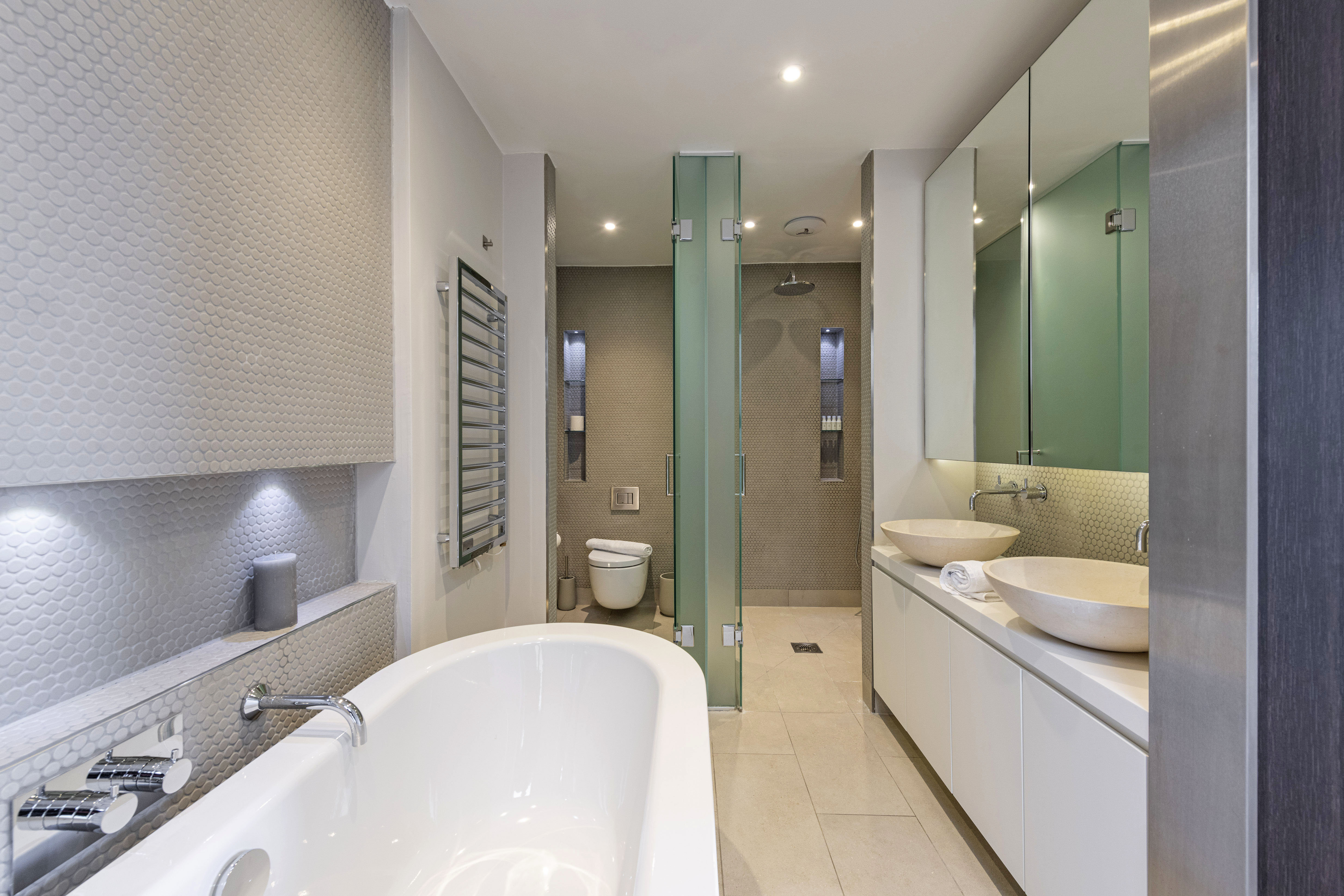 STAYO SOUTHBANK-guestroom-Penthouse ensuite.jpg