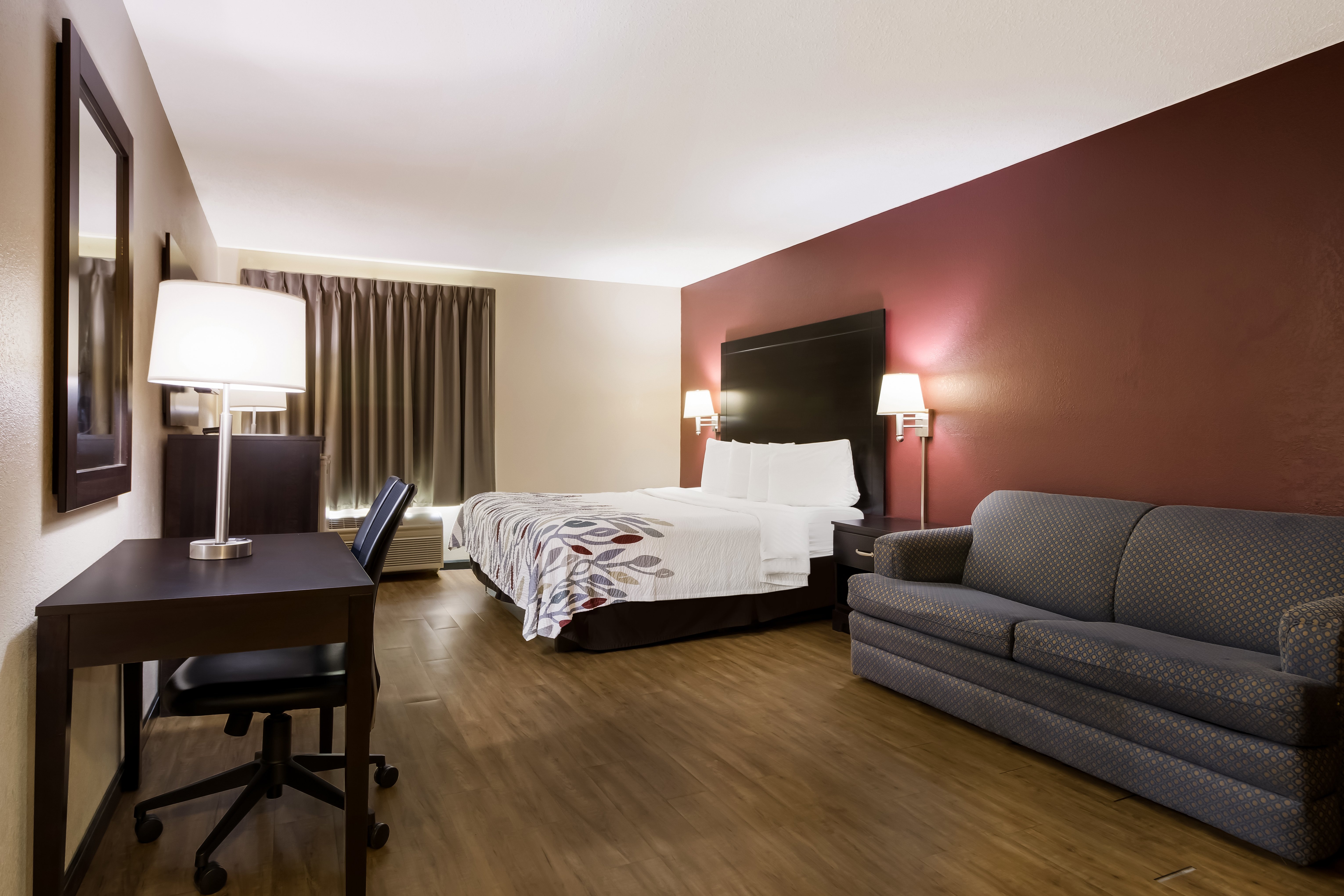RED ROOF INN SOUTH BEND - MISHAWAKA-guestroom-ADA Suite King.jpg