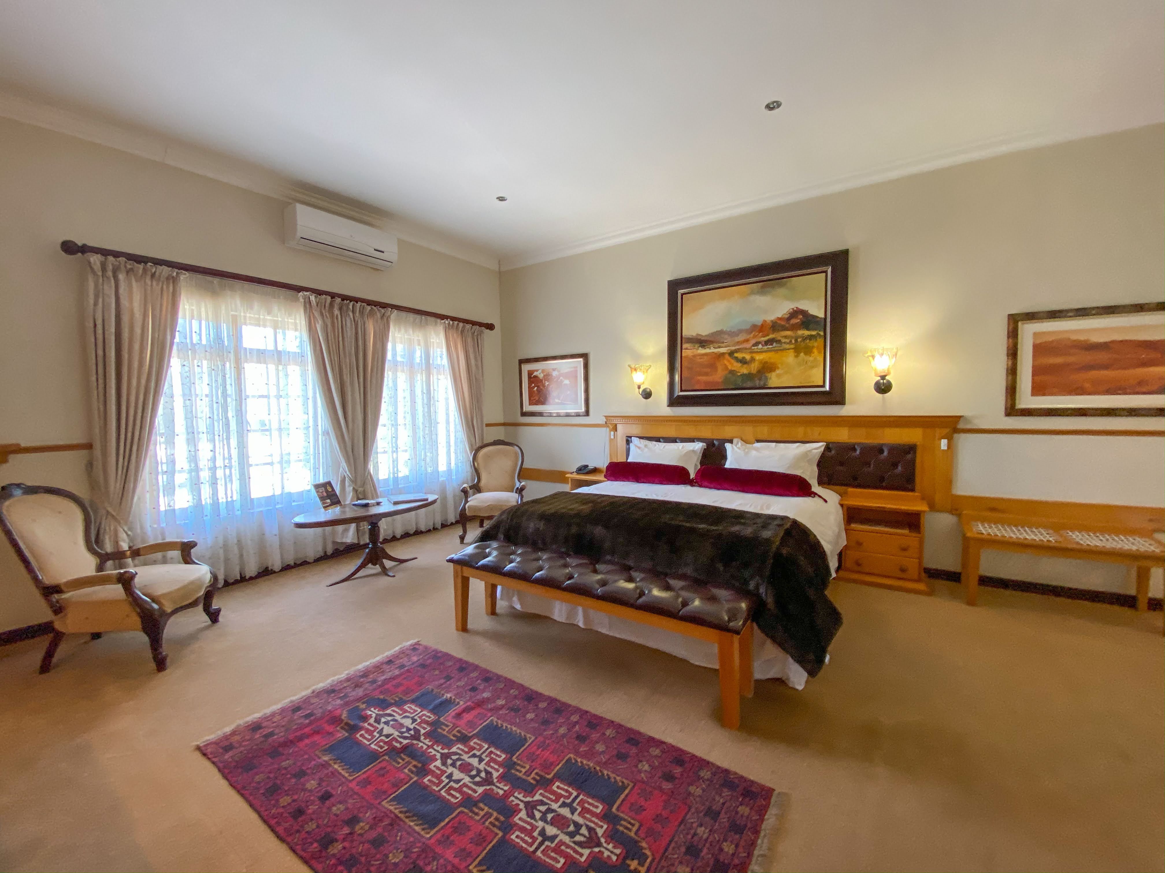 Turnberry Boutique Hotel-guestroom-Presidential Suite.jpg