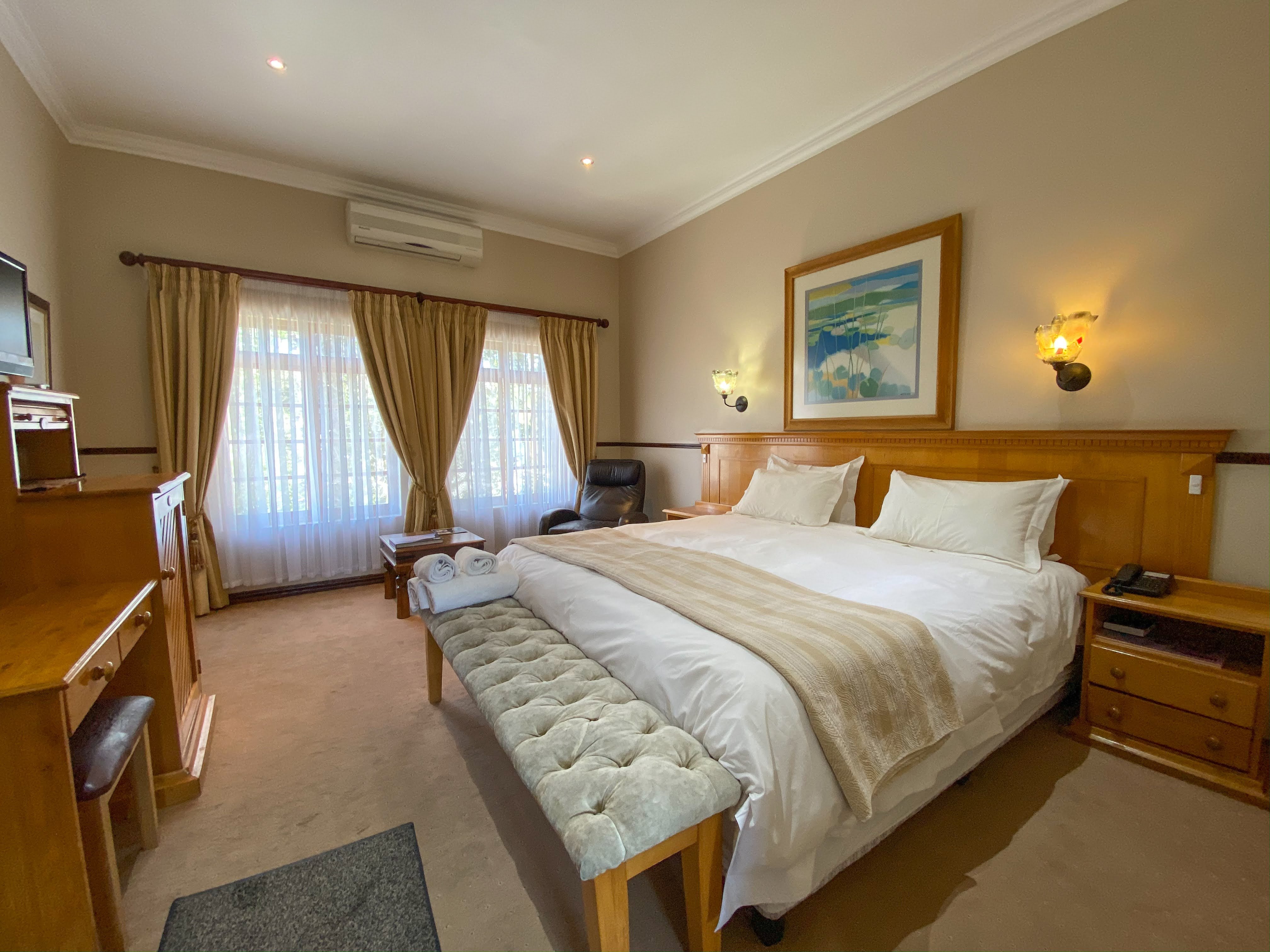 Turnberry Boutique Hotel-guestroom-Luxury Double.jpg