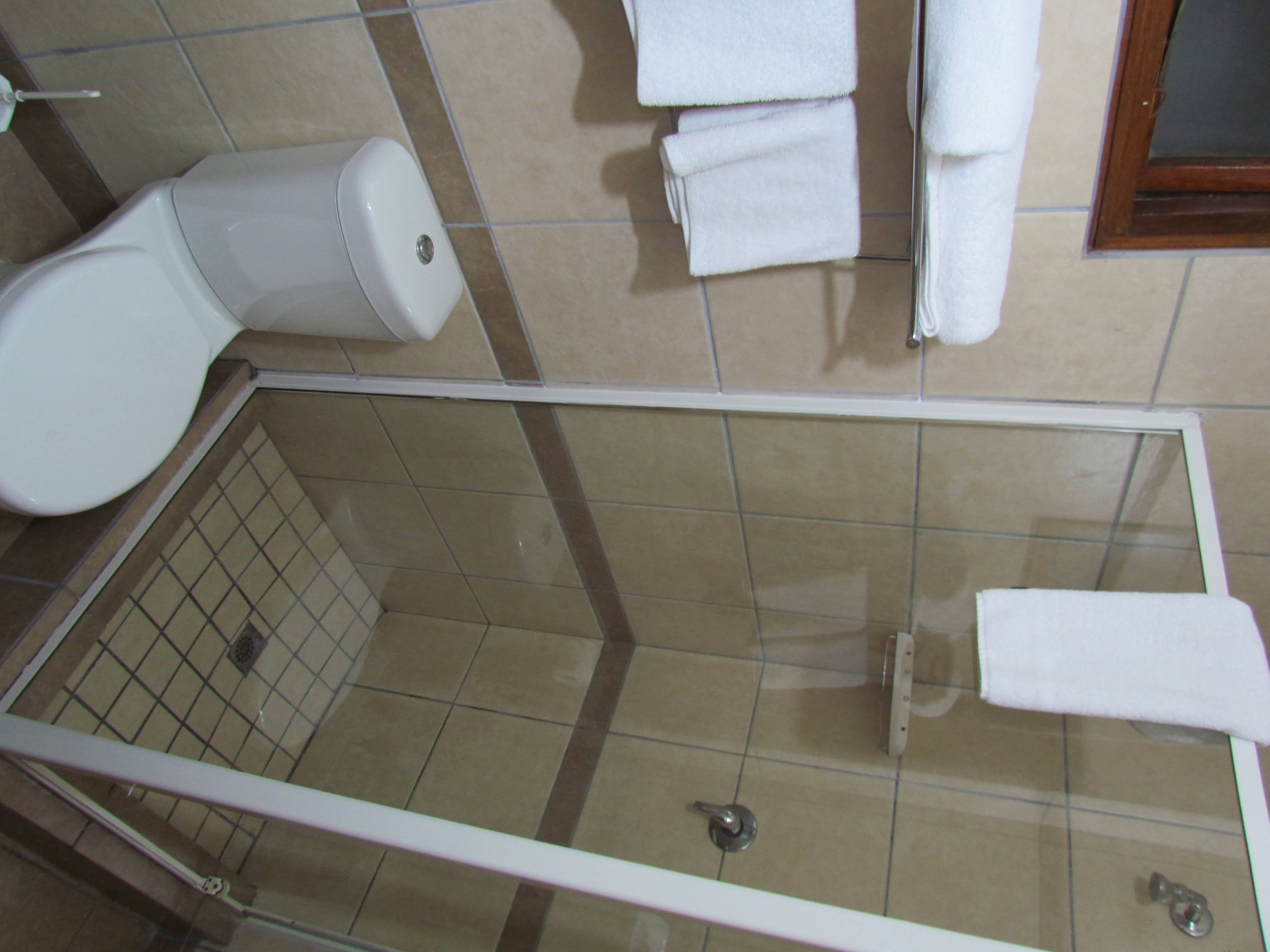 Hoedjiesbaai Hotel-guestroom-Bathroom Shower.jpg