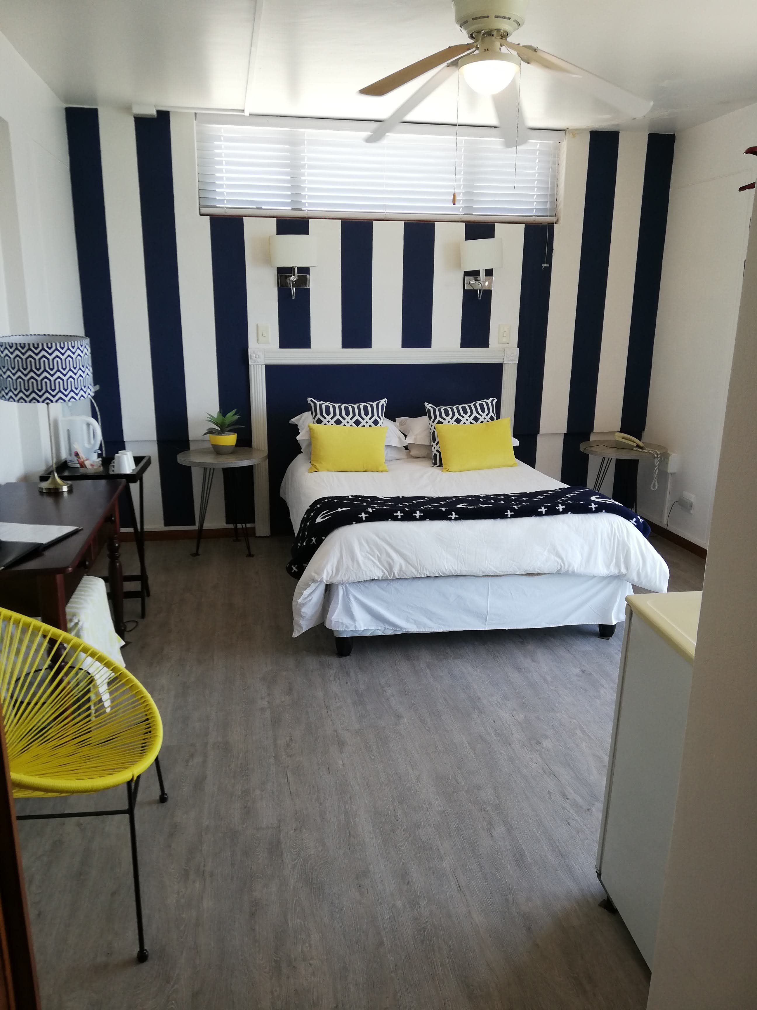 Hoedjiesbaai Hotel-guestroom-Deluxe Room.jpg