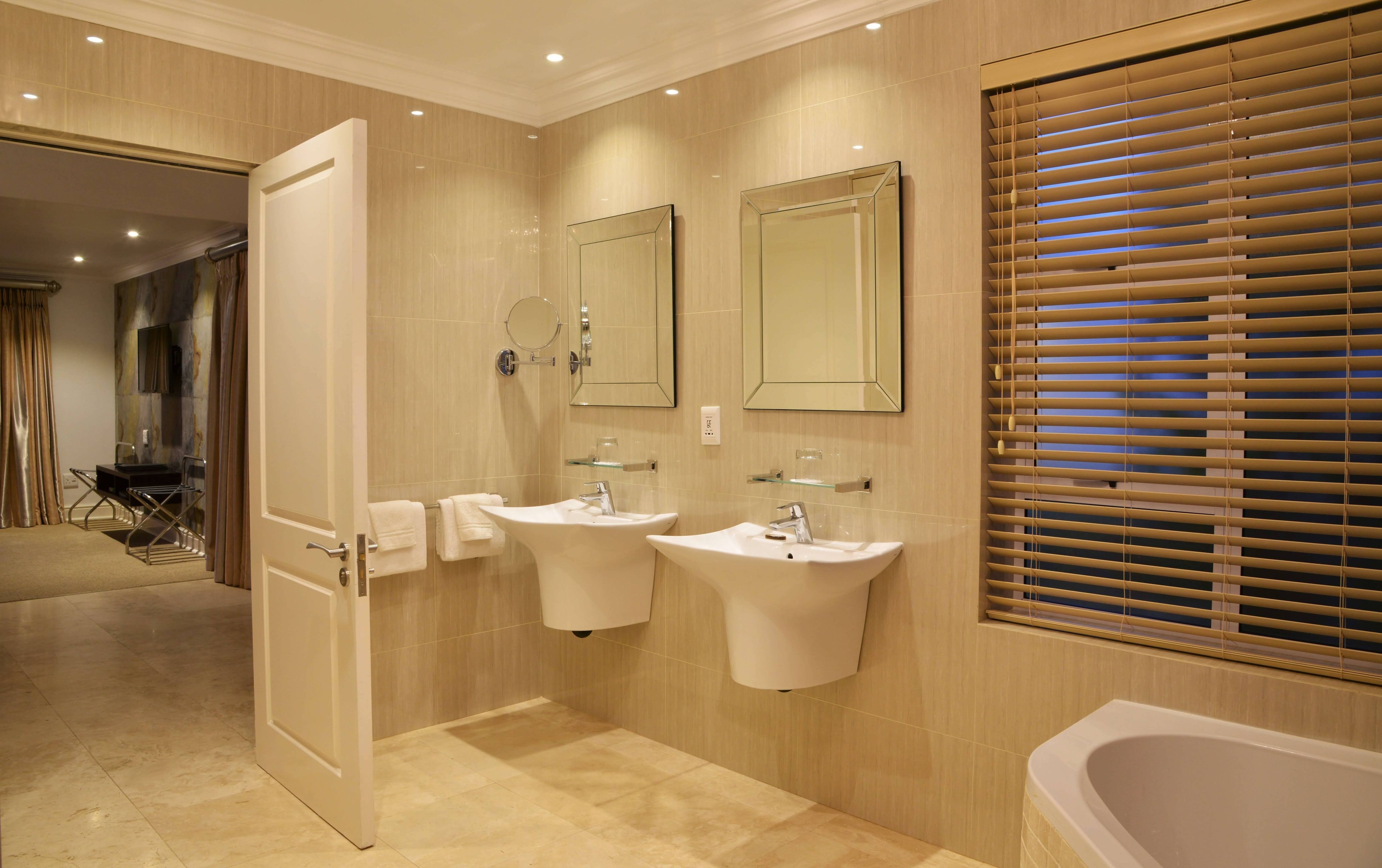Val du Charron-guestroom-Presidential Suite Bathroom.jpg