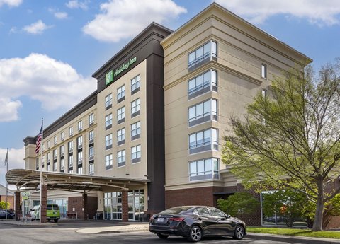 Welcome to the Holiday Inn Louisville Airport South.