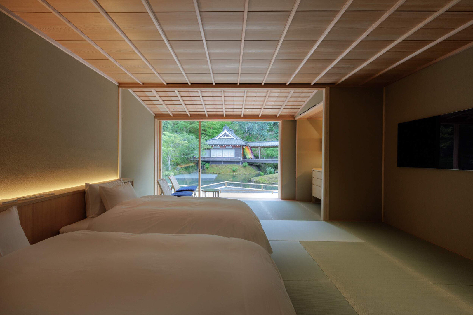 Asaba-guestroom-Suite Pond View HAGOROMO.jpg