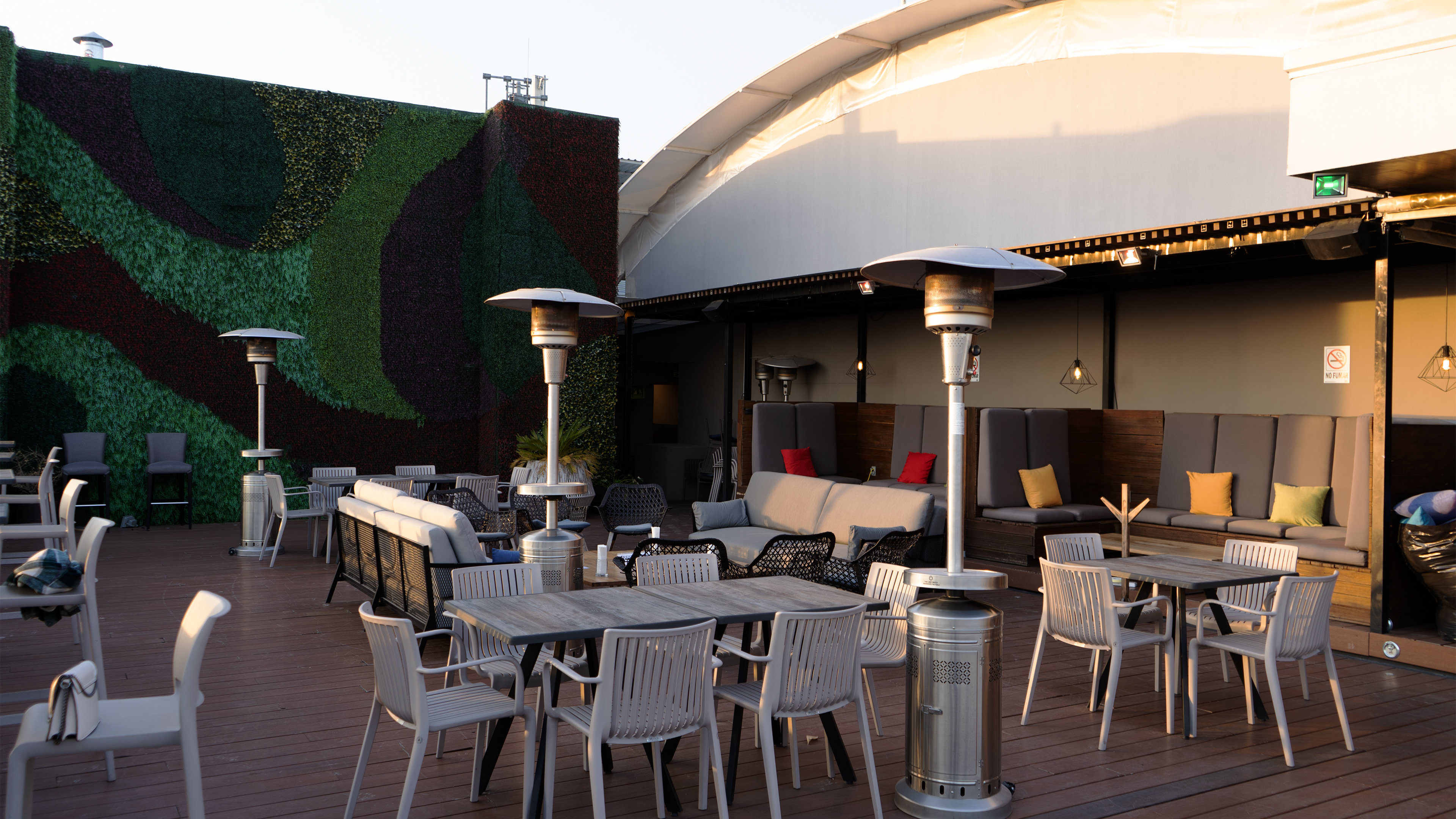 HOTEL INDIGO GUADALAJARA EXPO BY IH-guestroom-Enjoy a beautiful rooftop dining area with city views..jpg