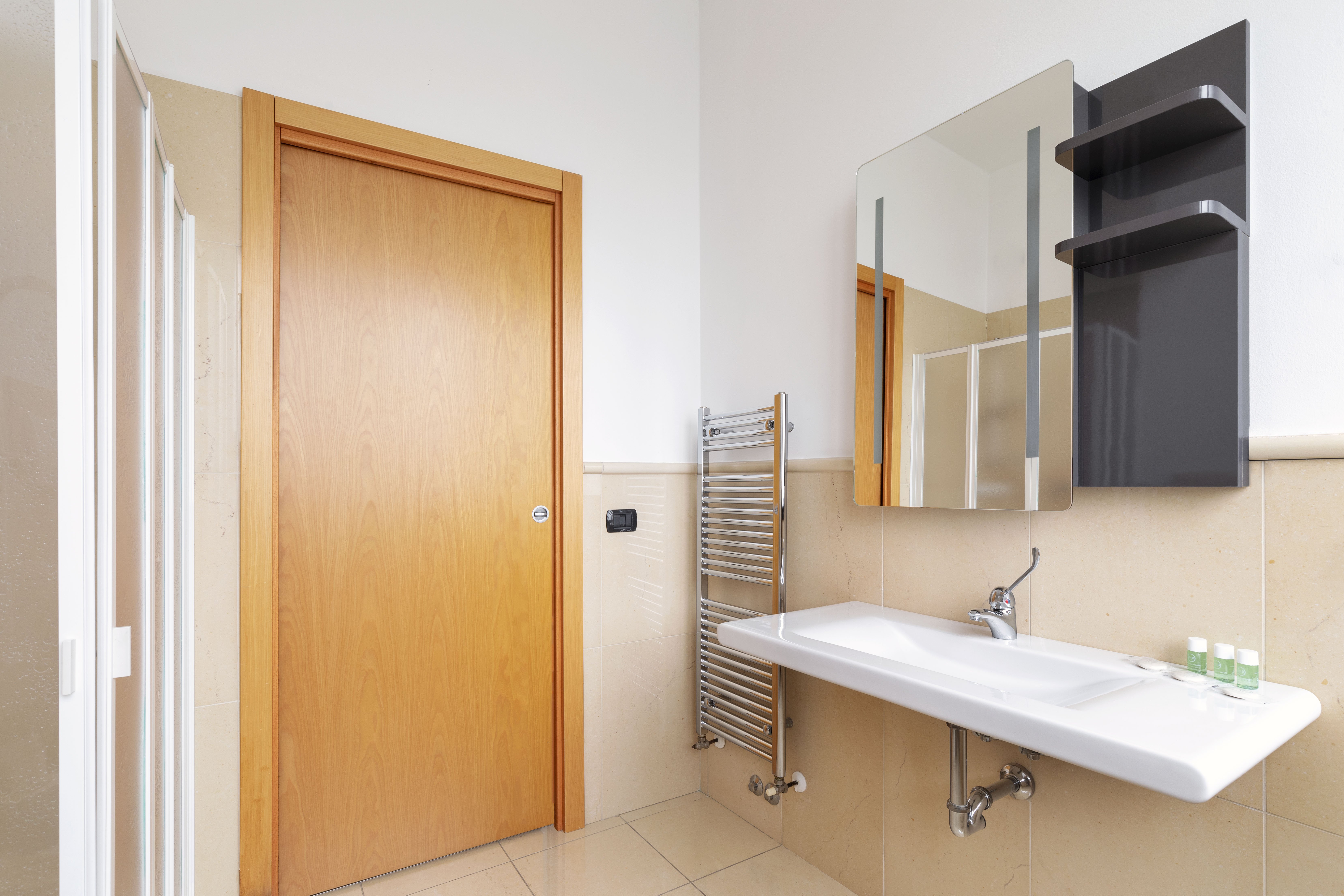 B-B HOTEL SASSUOLO-guestroom-Bathroom.jpg