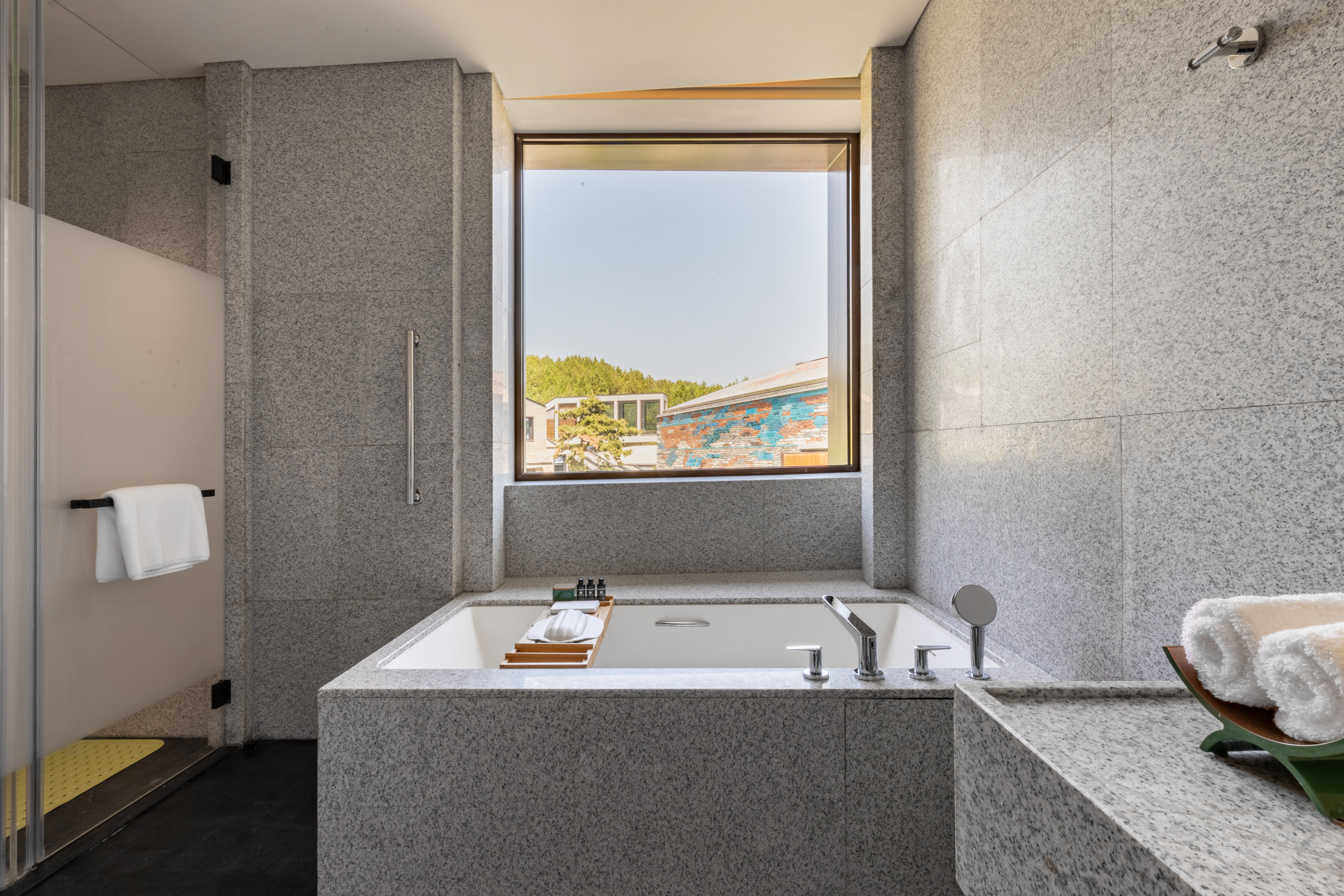 YANBAI VILLA-guestroom-Si Yan Mountain View King Room Bathroom.jpg