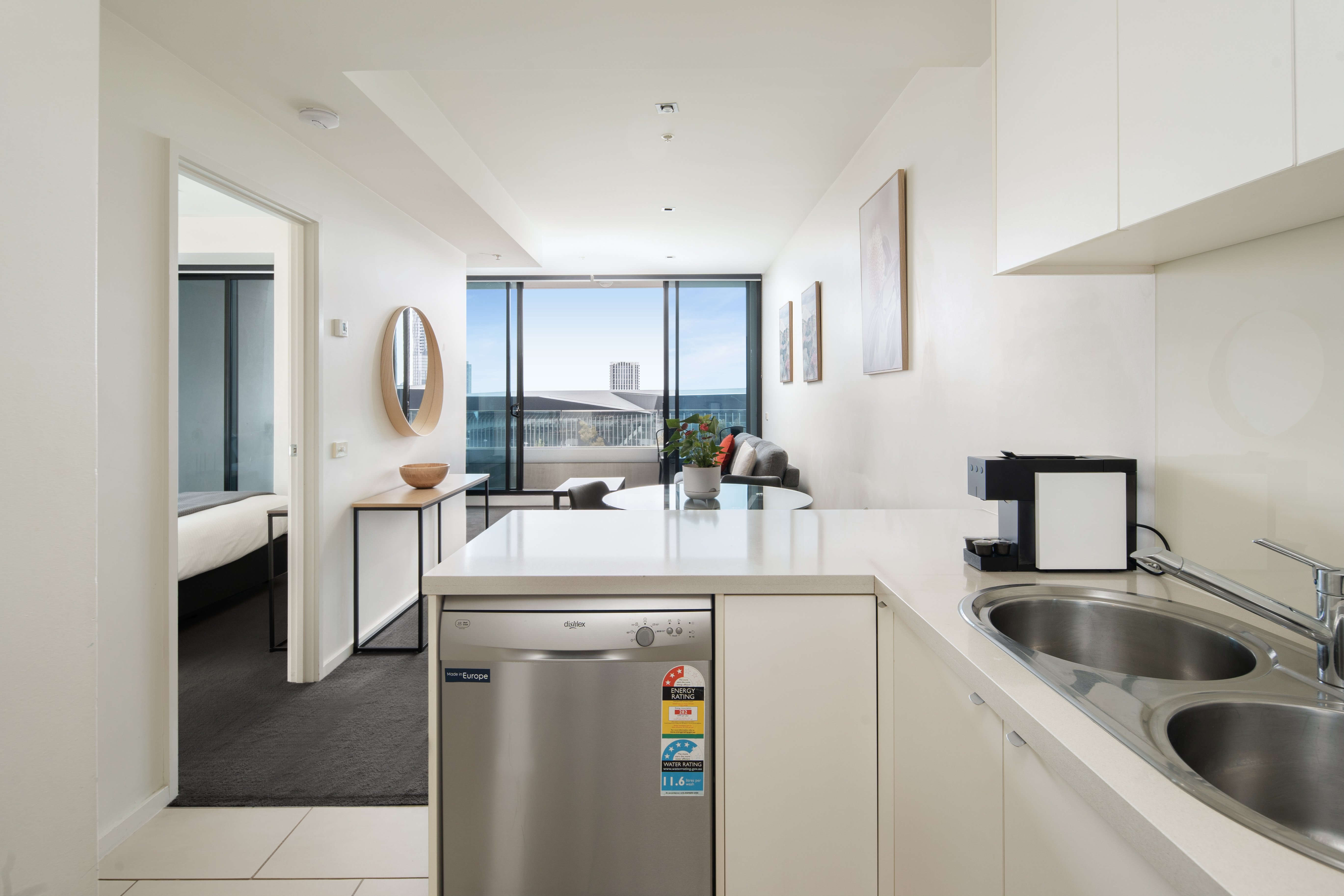 Waterfront Melbourne Apartment-guestroom-1 Bedroom Apt River View - Kitchen.jpg
