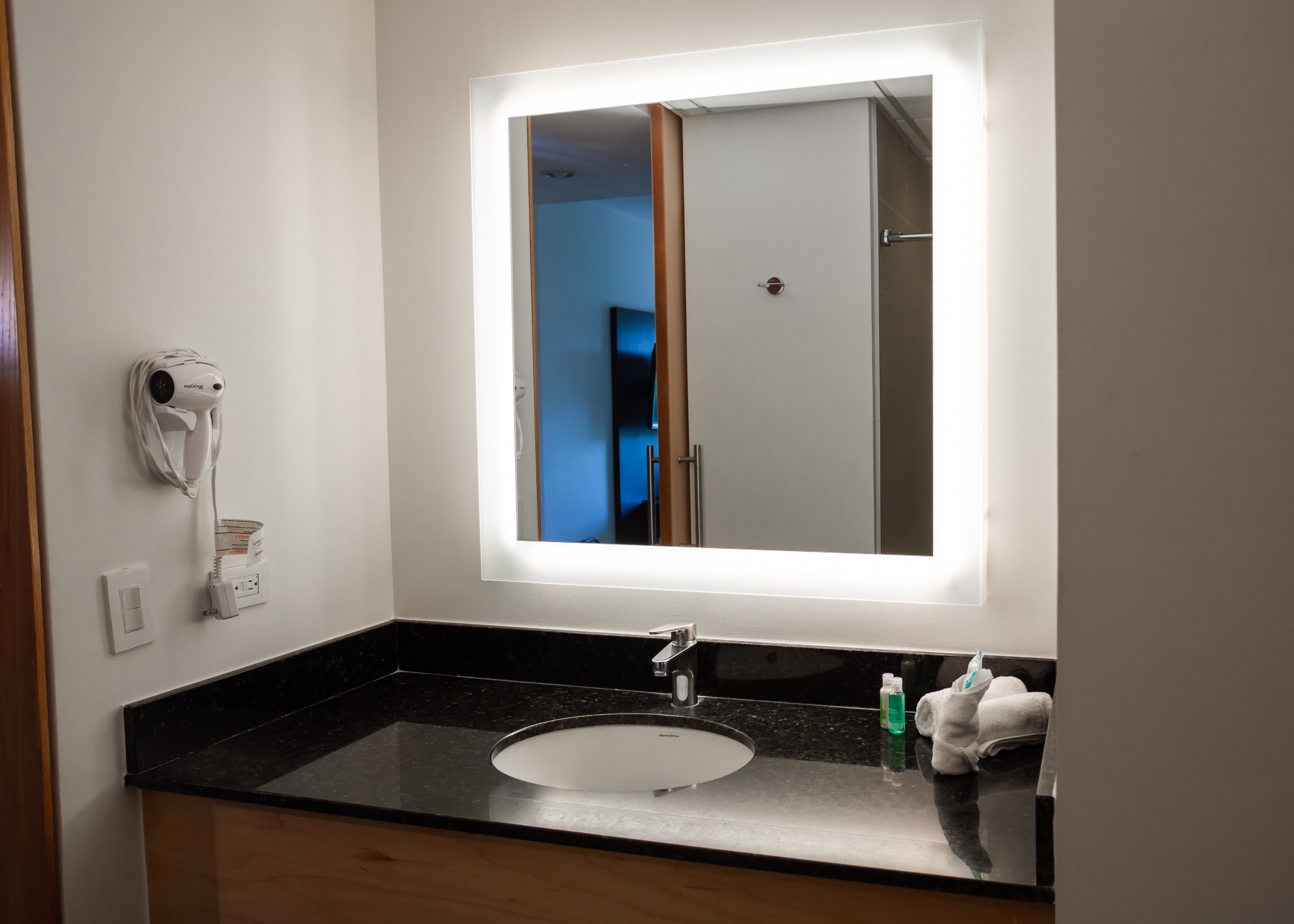 HOLIDAY INN EXP MANAGUA BY IHG-guestroom-Guest Bathroom.jpg
