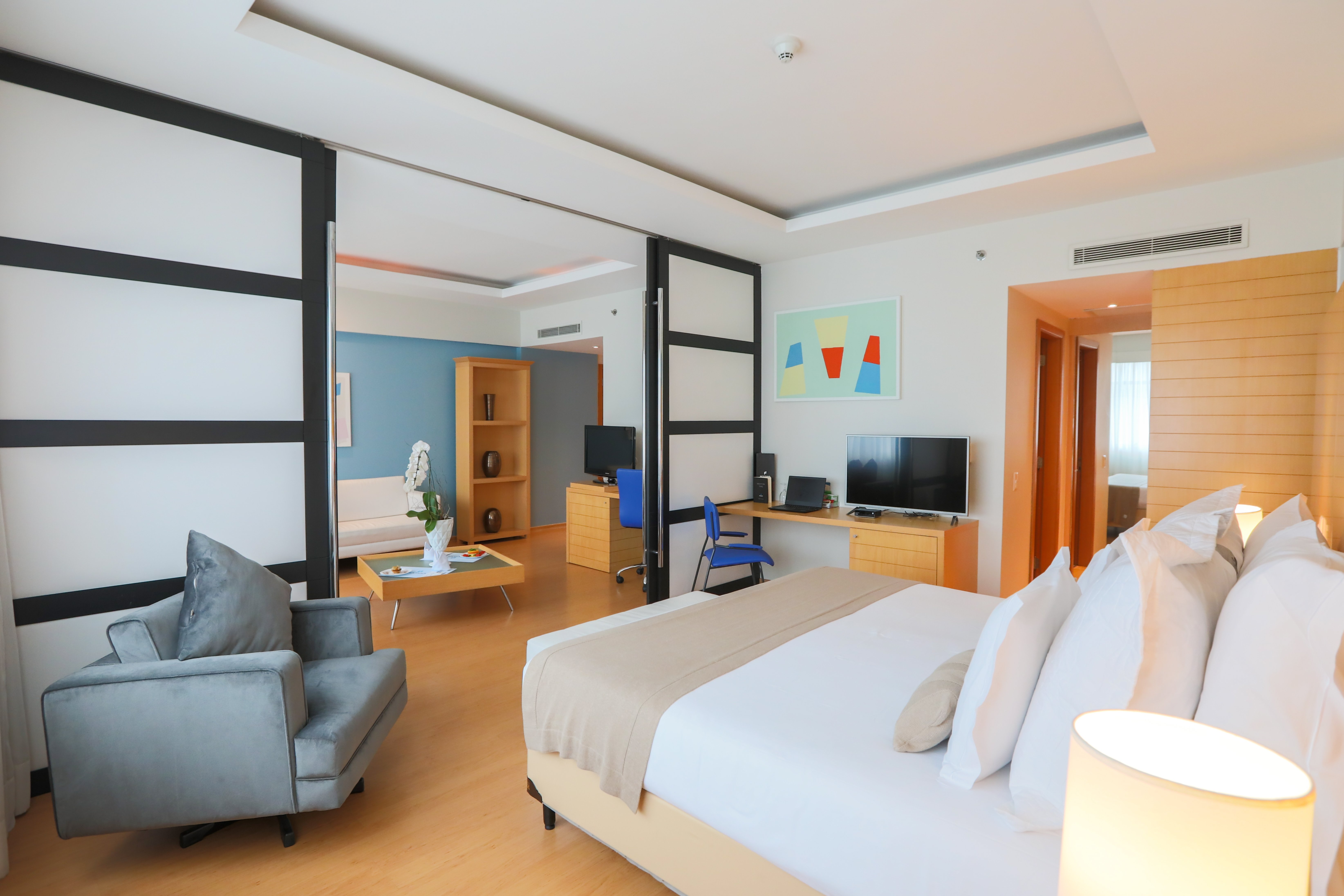 PESTANA CURITIBA HOTEL-guestroom-Pestana Curitiba Rooms King Master Suite.jpg