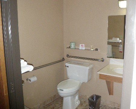 Home Place Inn-guestroom-Handicapped Room.jpg