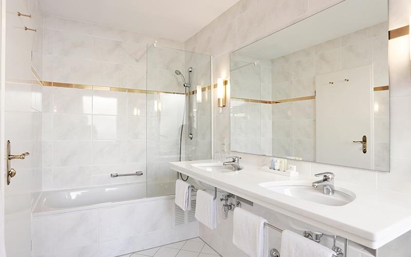 HOTEL BAYERISCHER HOF LINDAU-guestroom-Bathroom.jpg