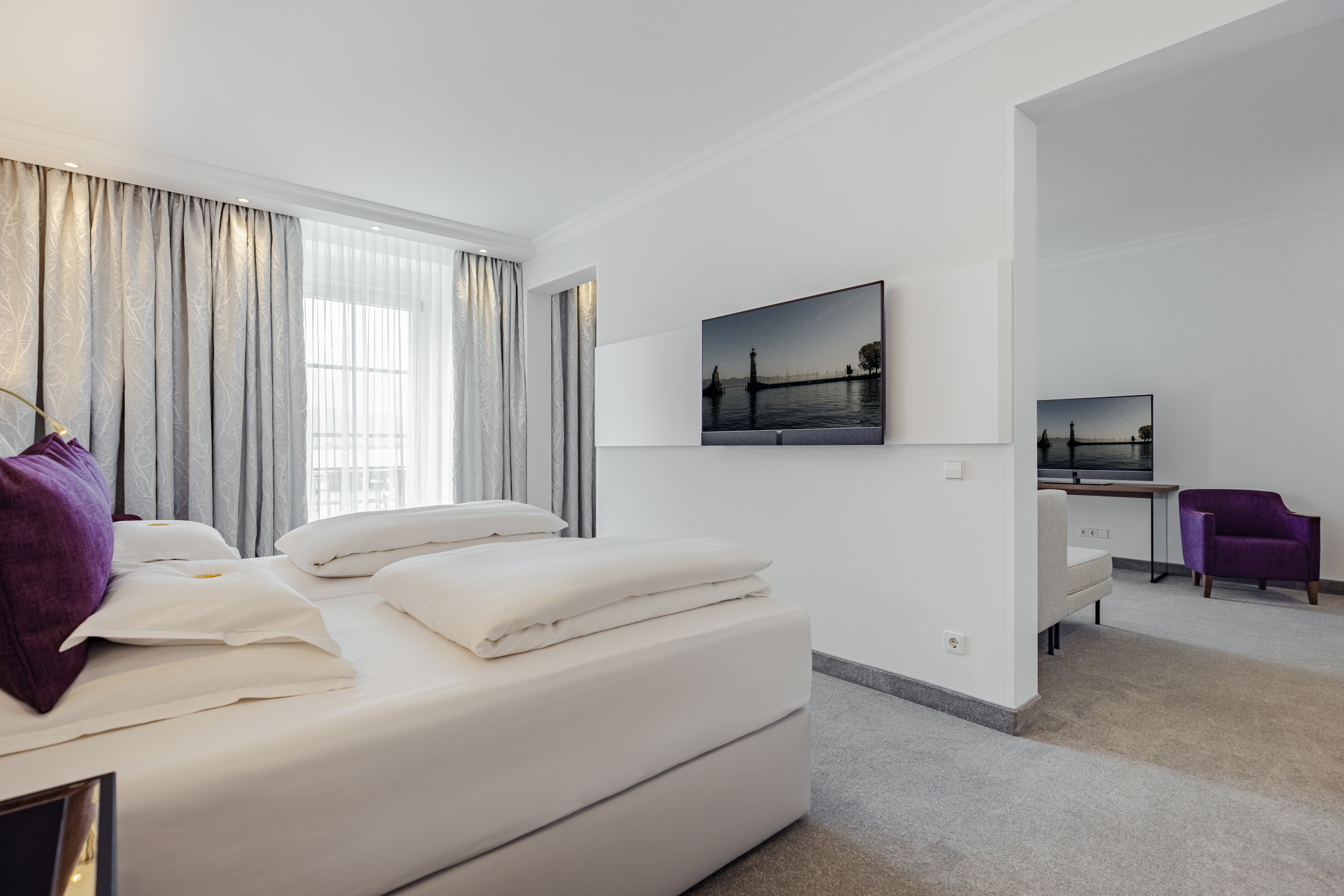 HOTEL BAYERISCHER HOF LINDAU-guestroom-Suite.jpg