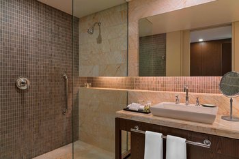 Bathroom Traditional Valley Room-Walk- in Shower