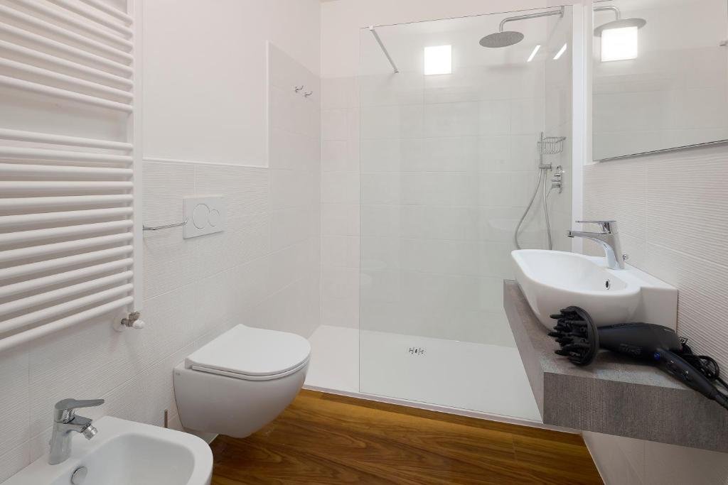 HOTEL PARADISO CONCA D ORO-guestroom-BATHROOM.jpg