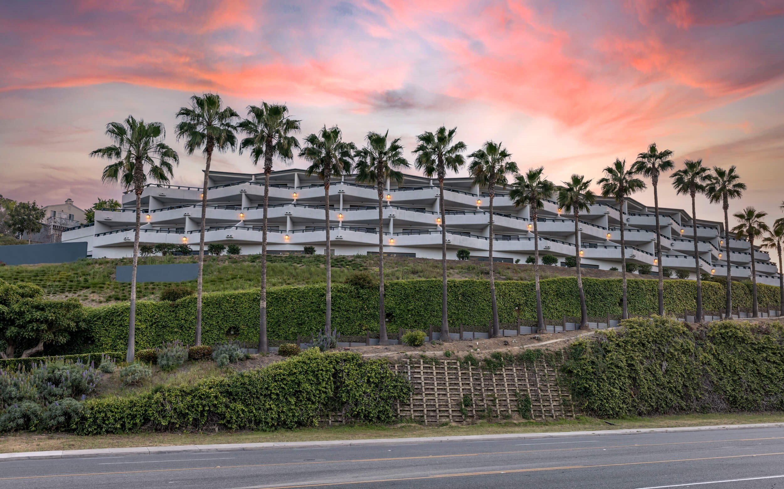 THE ENCINITAN HOTEL & SUITES-guestroom-ENC Encinitan Hoteland Suites Backgroundpicture.jpg
