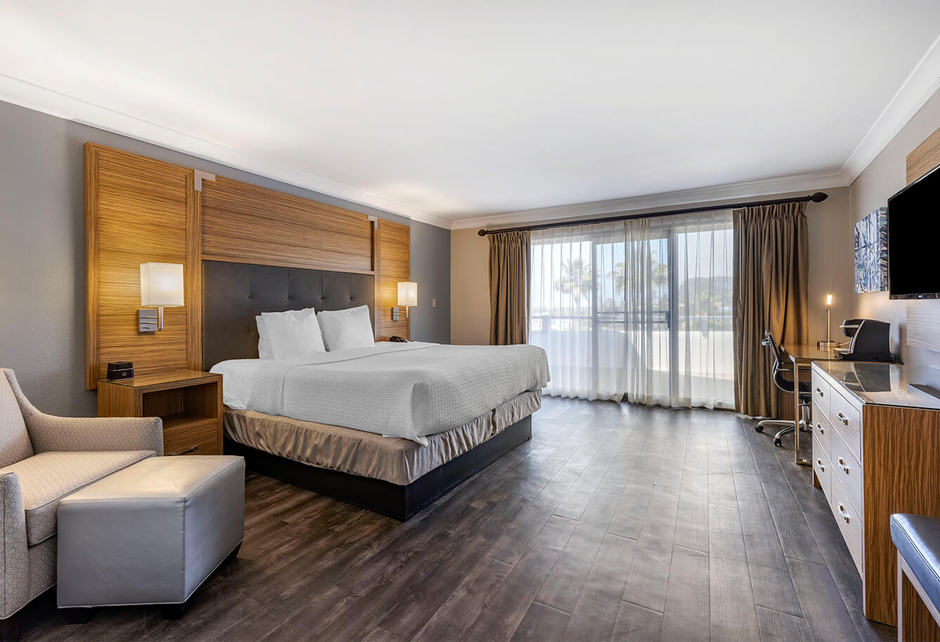 THE ENCINITAN HOTEL & SUITES-guestroom-KV Shore Thing King X.jpg