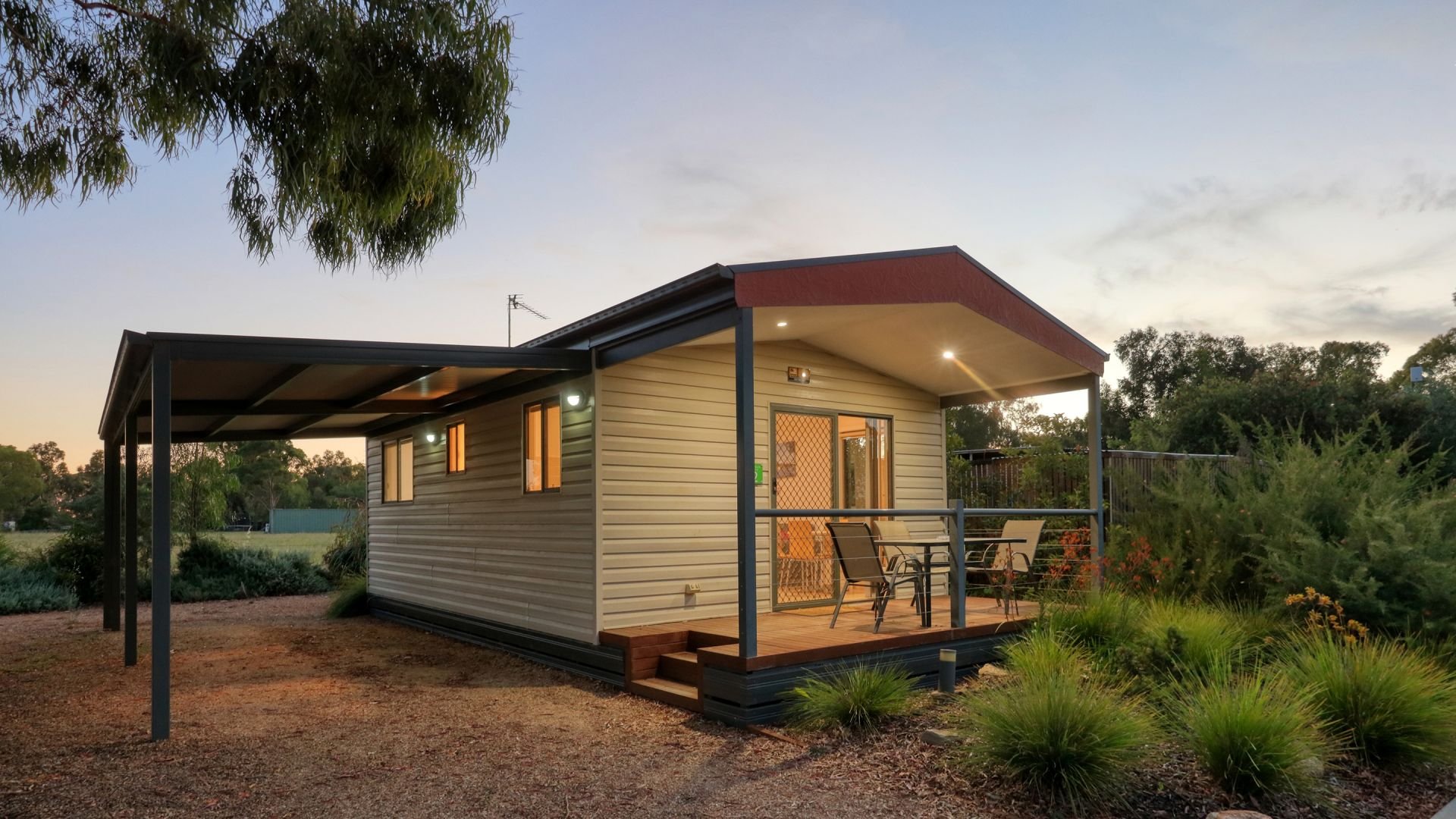 YARRAWONGA RIVERLANDS TOURIST PARK-guestroom-Deluxe Villas Exterior Fcbfdd.jpg