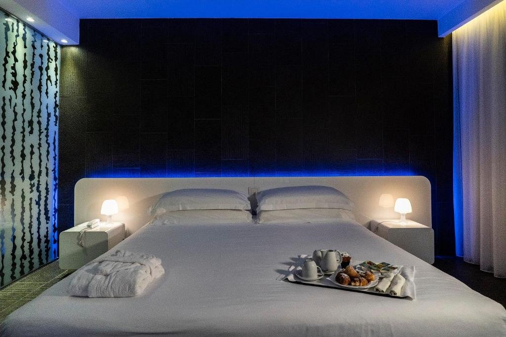 A POINT PORTO ERCOLE RESORT & SPA-guestroom-GUEST ROOM.jpg