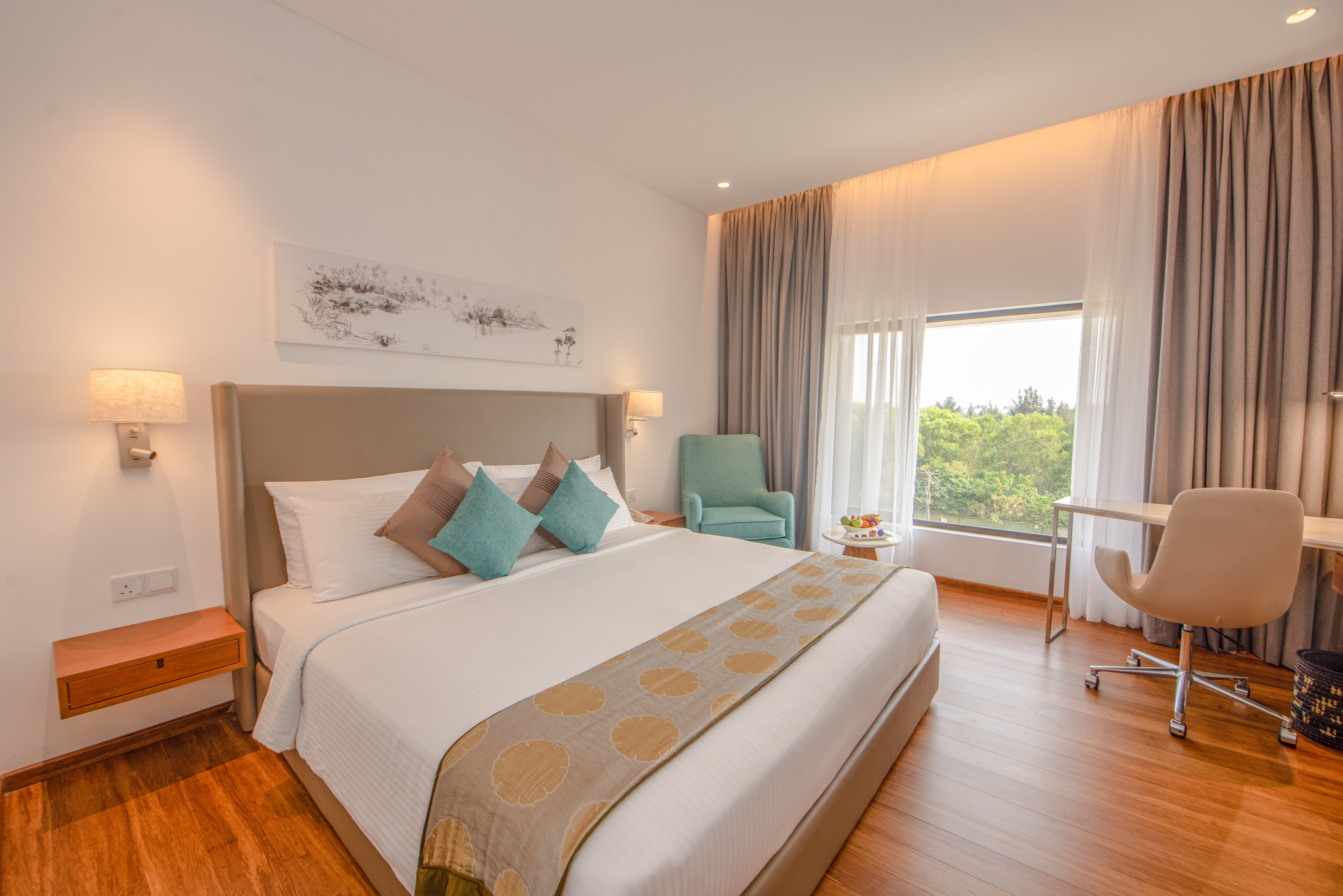 The Gateway Hotel Colombo-guestroom-Deluxe King.jpg