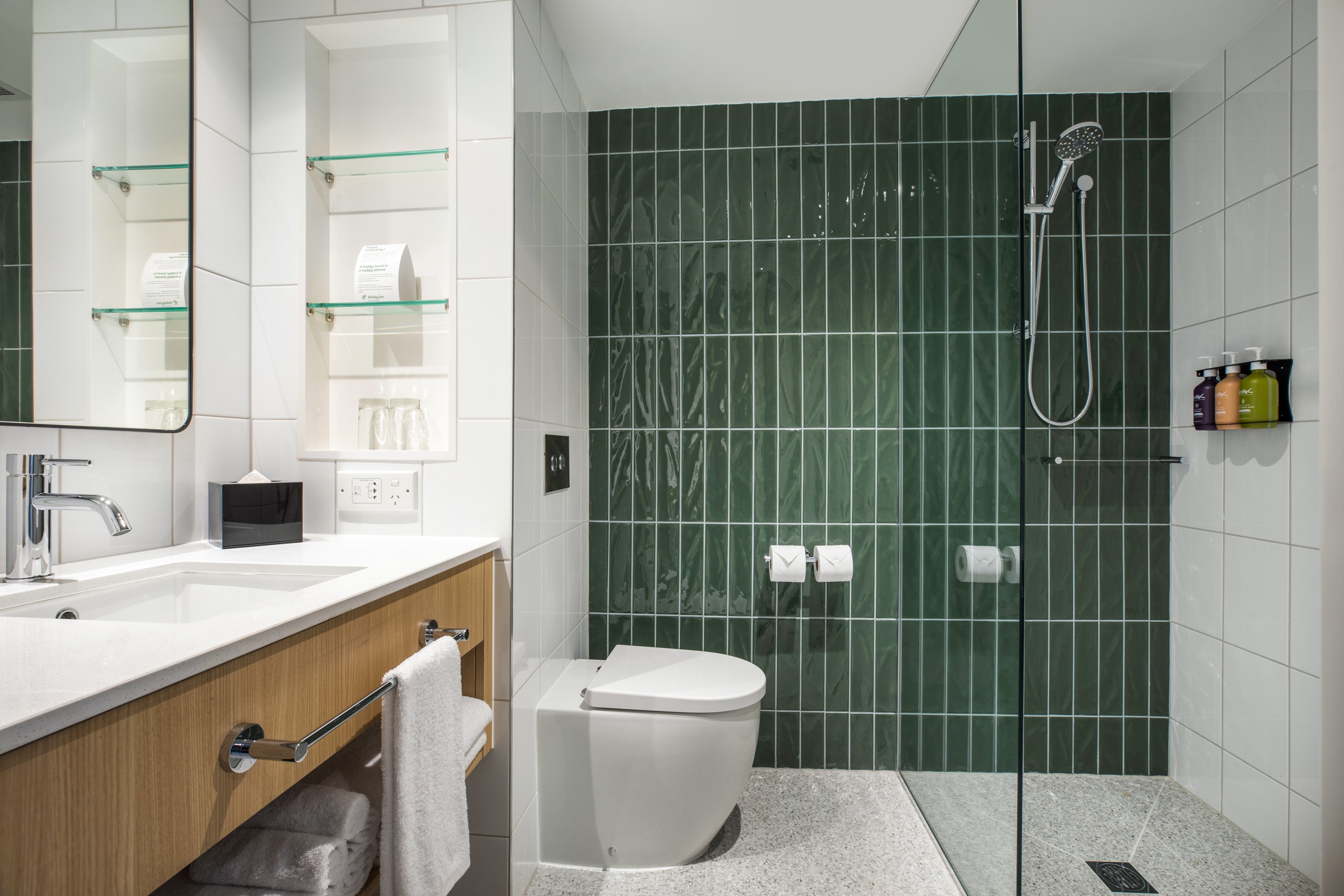 HOLIDAY INN DANDENONG BY IHG-guestroom-1 Queen Standard Bathroom at Holiday Inn Dandenong.jpg