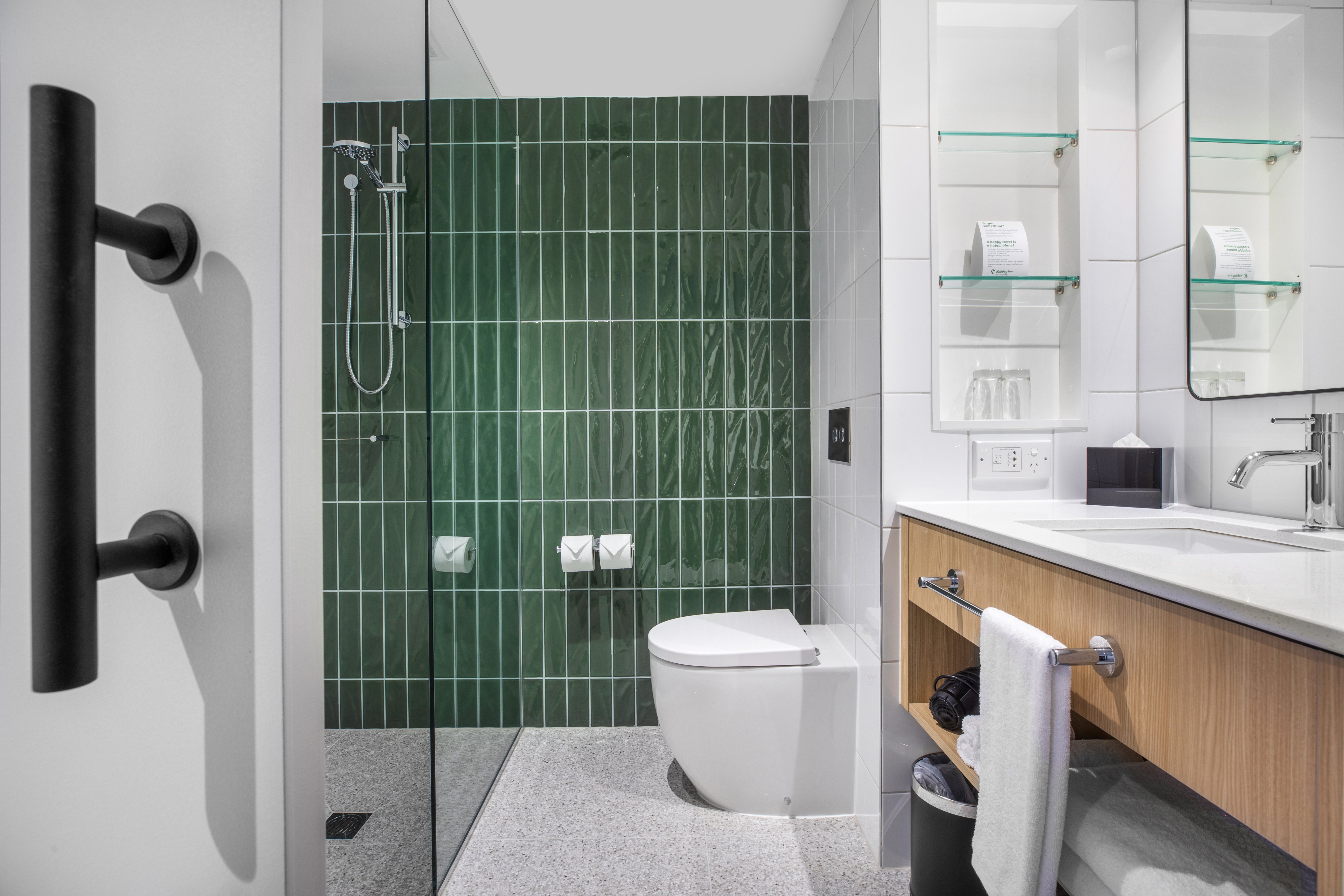 HOLIDAY INN DANDENONG BY IHG-guestroom-1 King Suite Guestroom at Holiday Inn Dandenong.jpg