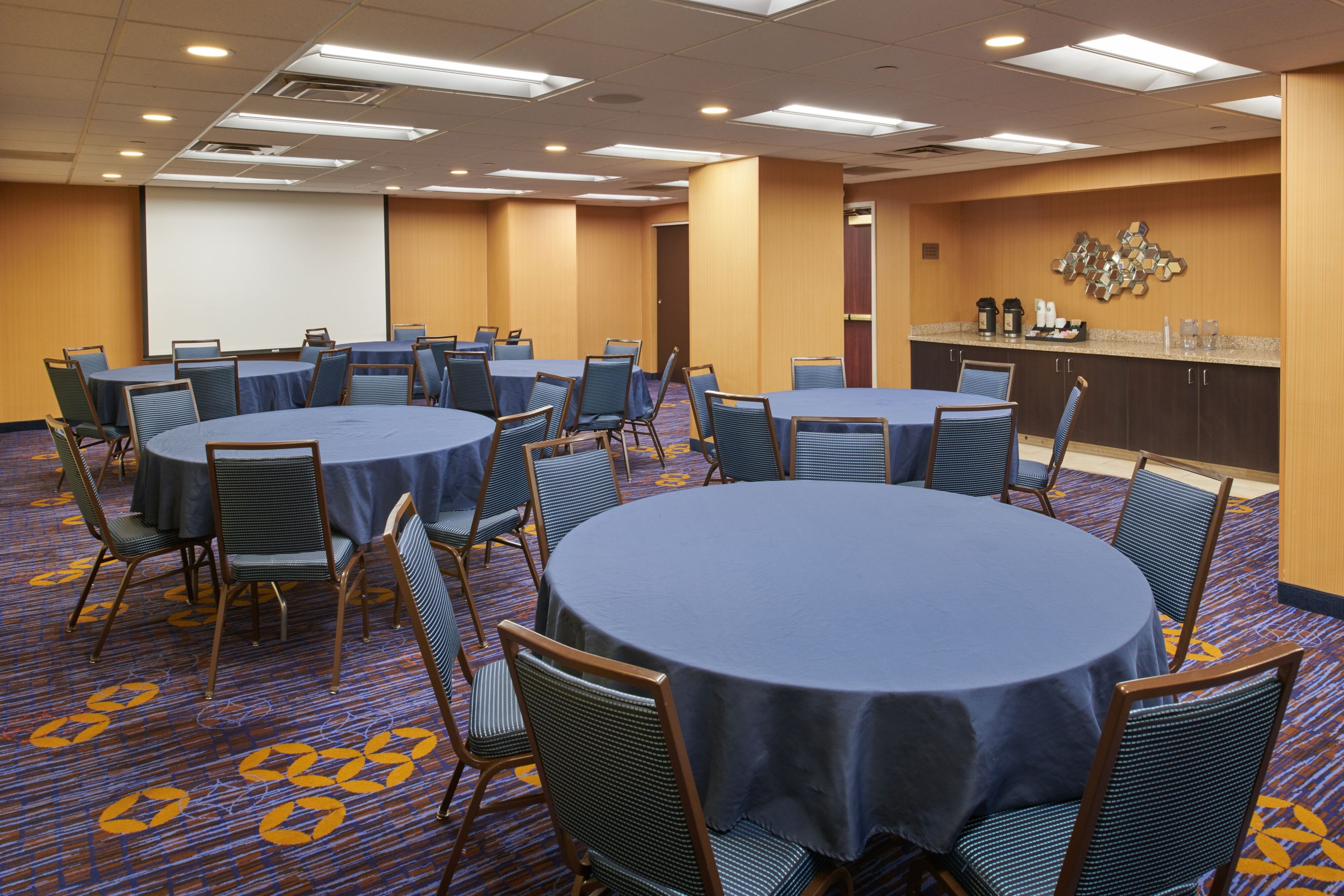 Meeting Room in Rounds