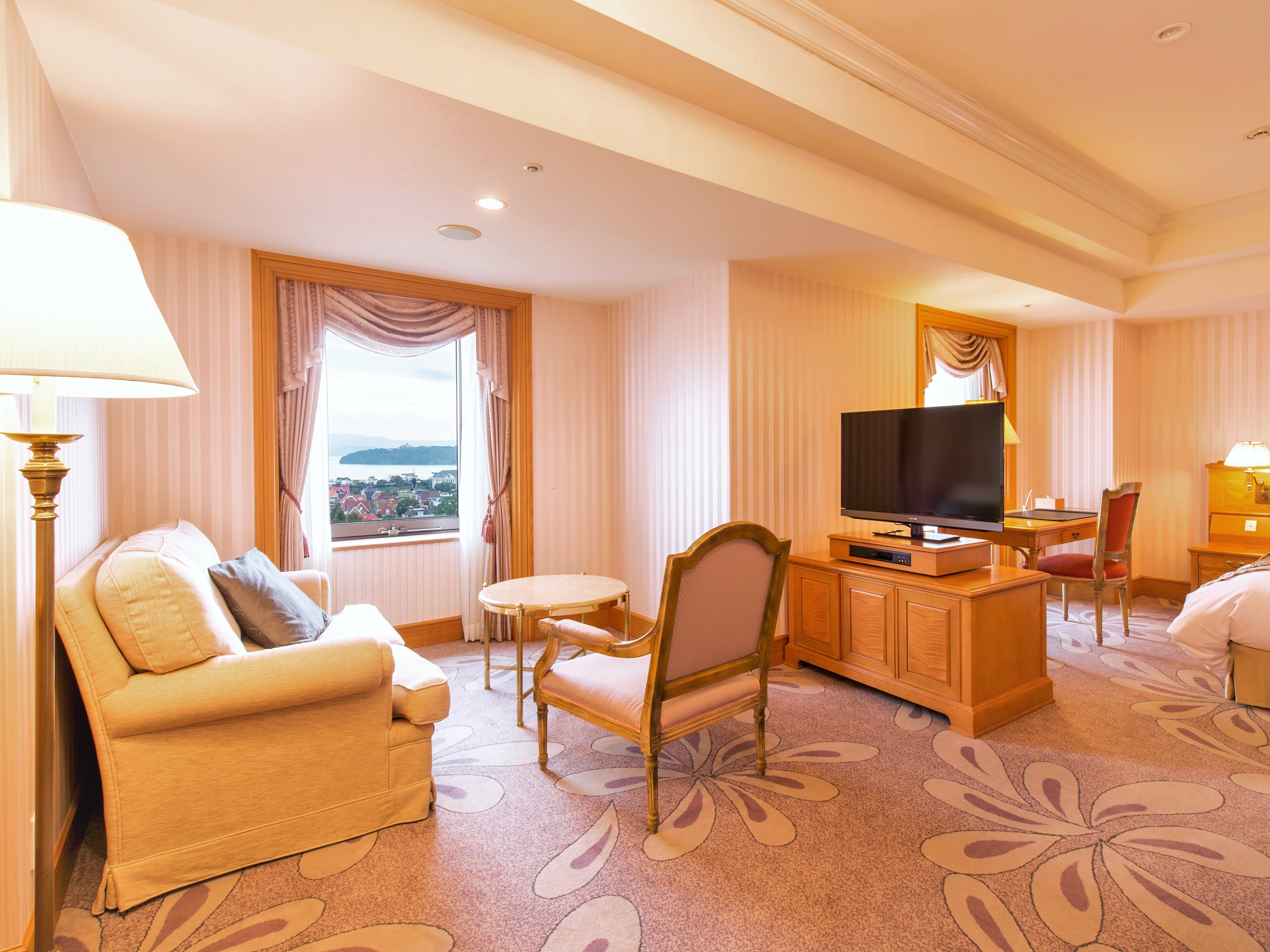 Okura JR Huis Ten Bosch-guestroom-Junior Suite Twin.jpg