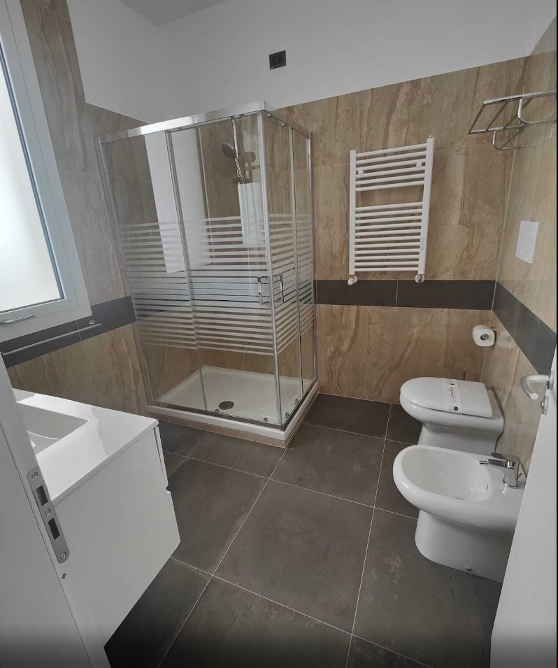 HOTEL EBOLI-guestroom-BATHROOM.jpg