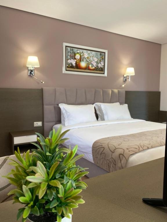 DOANESIA PREMIUM HOTEL & SPA-guestroom-GUEST ROOM.jpg