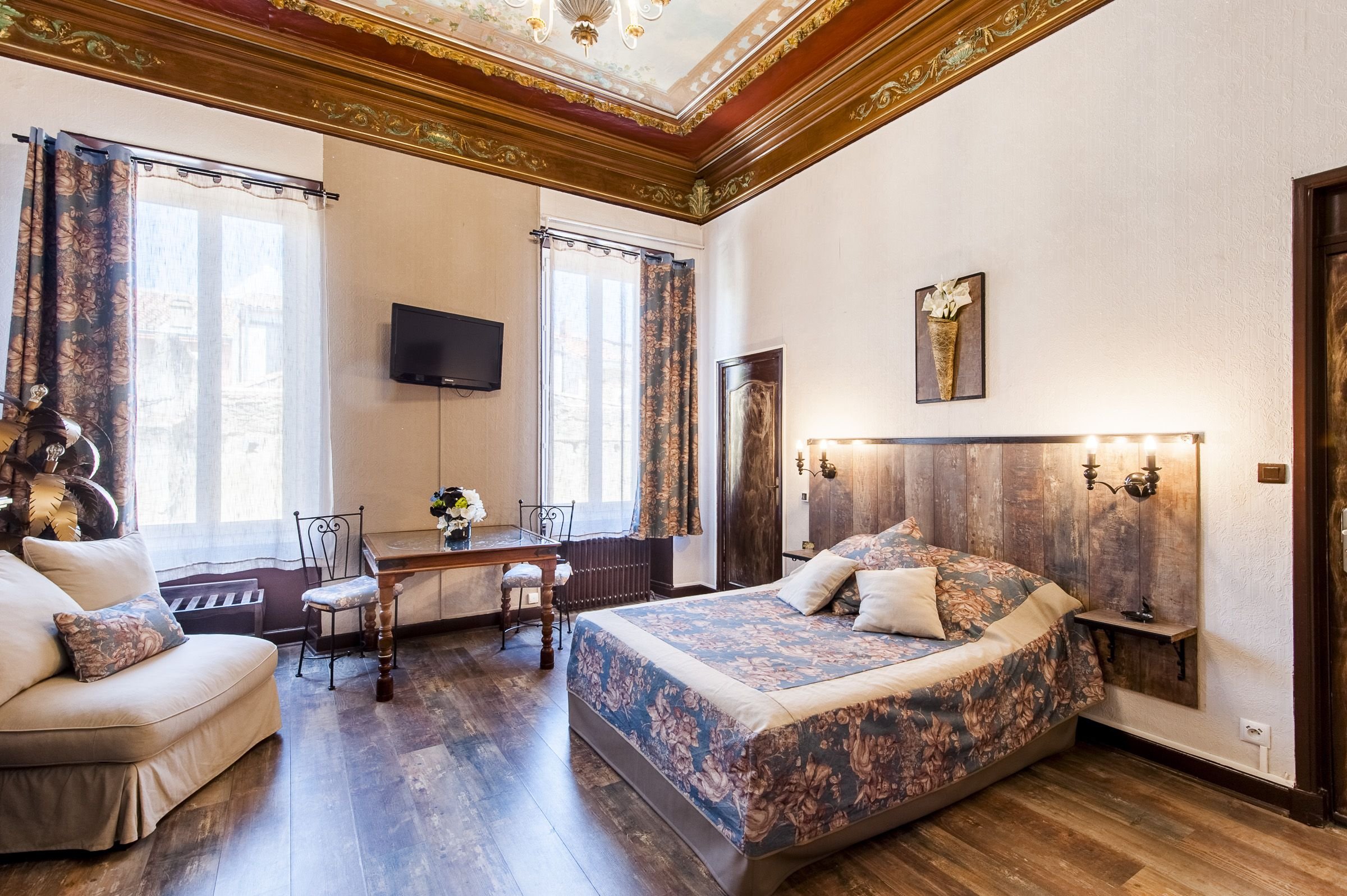 HOTEL DE CHARME LE PROVENCE-guestroom-Deluxe Junior Suite.jpg