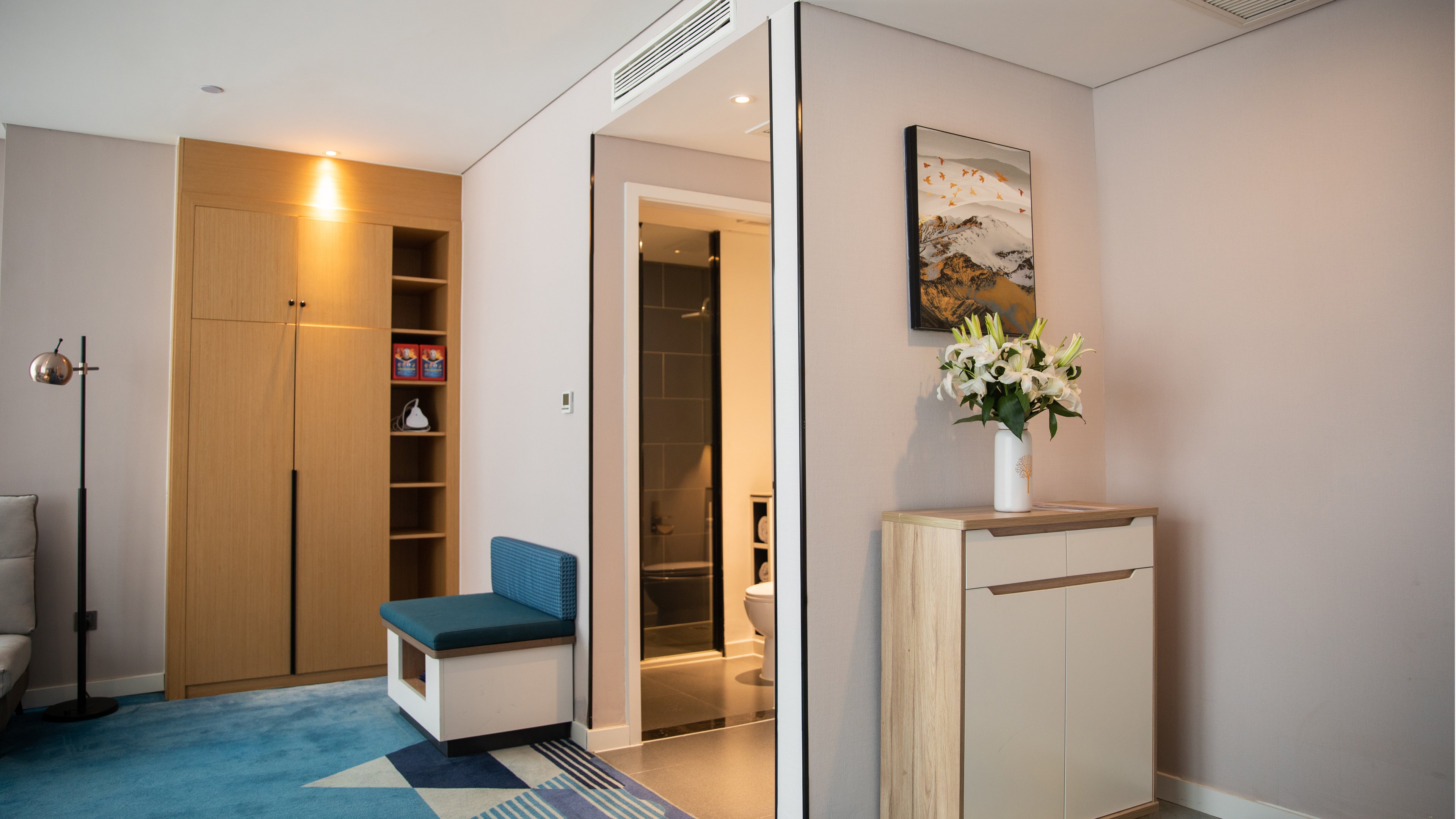 HOLIDAY INN EXP LINYI WEST BY IHG-guestroom-1 King Bed and 1 Single Bed Suite.jpg
