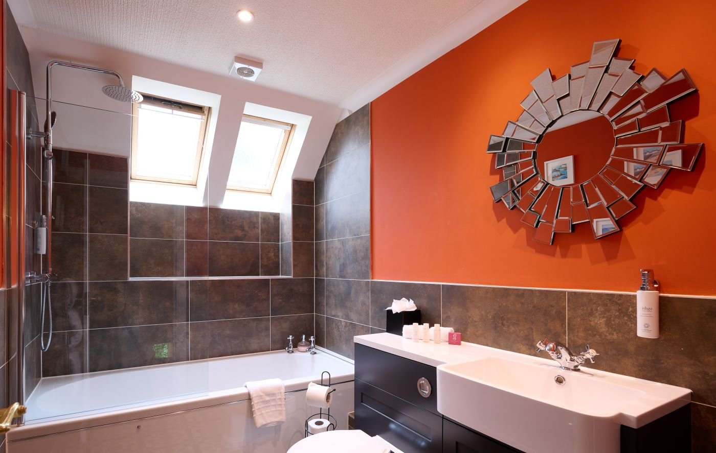 Murrayshall Country Estate-guestroom-Deluxe Suite Balvaird bathroom.jpg