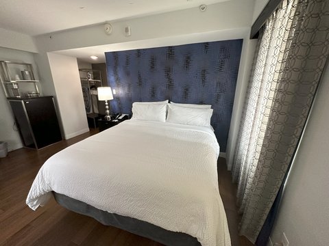 King Bed Room City View