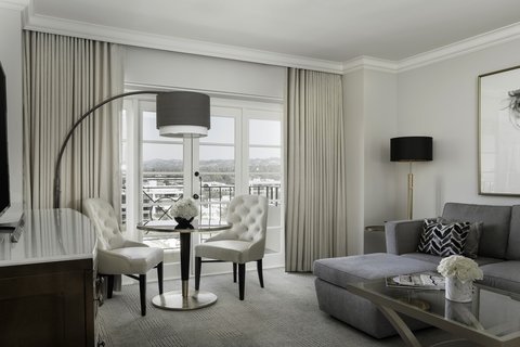 FOUR SEASONS LOS ANGELES AT BEVERLY HILLS - Photo 19