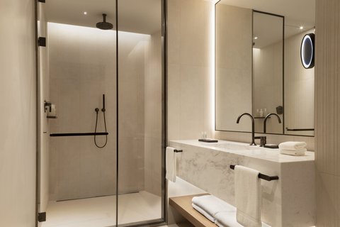 JW MARRIOTT HOTEL MADRID - Photo 42