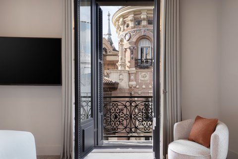 JW MARRIOTT HOTEL MADRID - Photo 15