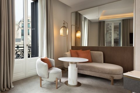 JW MARRIOTT HOTEL MADRID - Photo 16