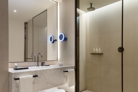 JW MARRIOTT HOTEL MADRID - Photo 44