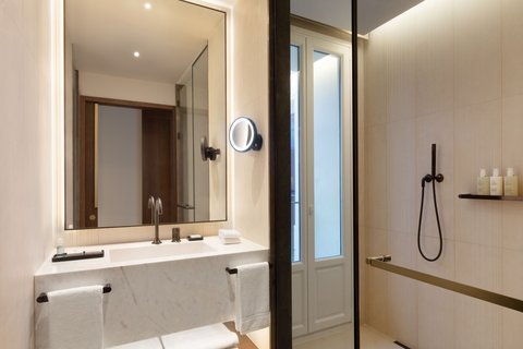 JW MARRIOTT HOTEL MADRID - Photo 43