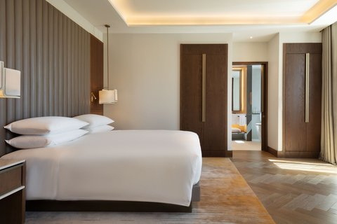 JW MARRIOTT HOTEL MADRID - Photo 97