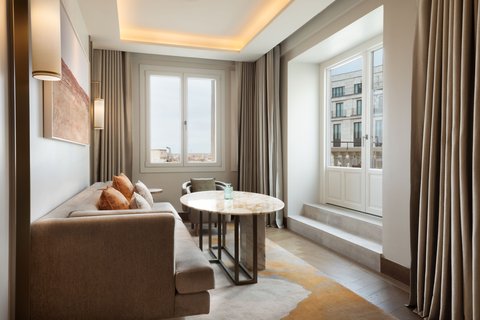 JW MARRIOTT HOTEL MADRID - Photo 99