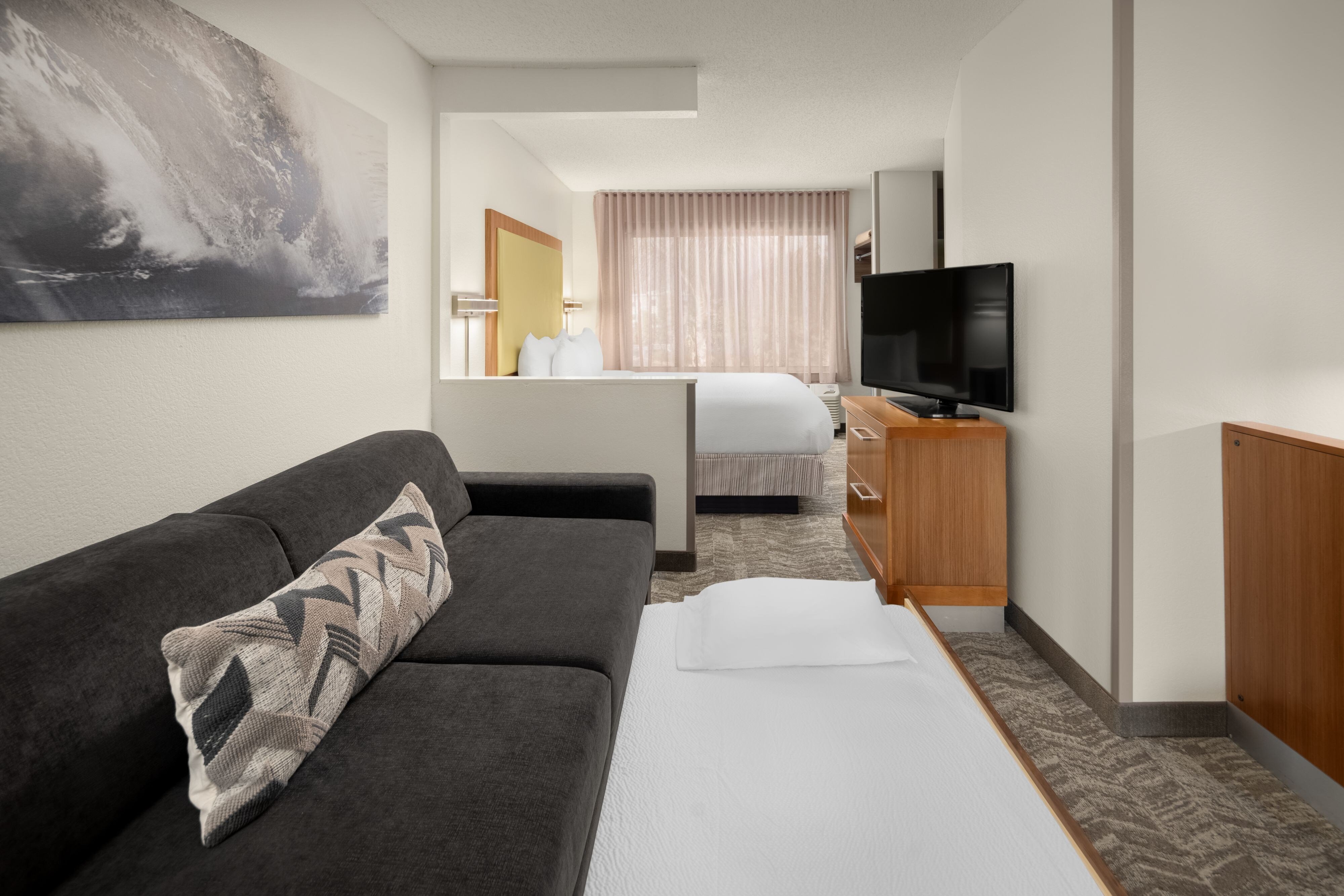 SpringHill Suites by Marriott Pasadena Arcadia-guestroom-Trundle Bed.jpg