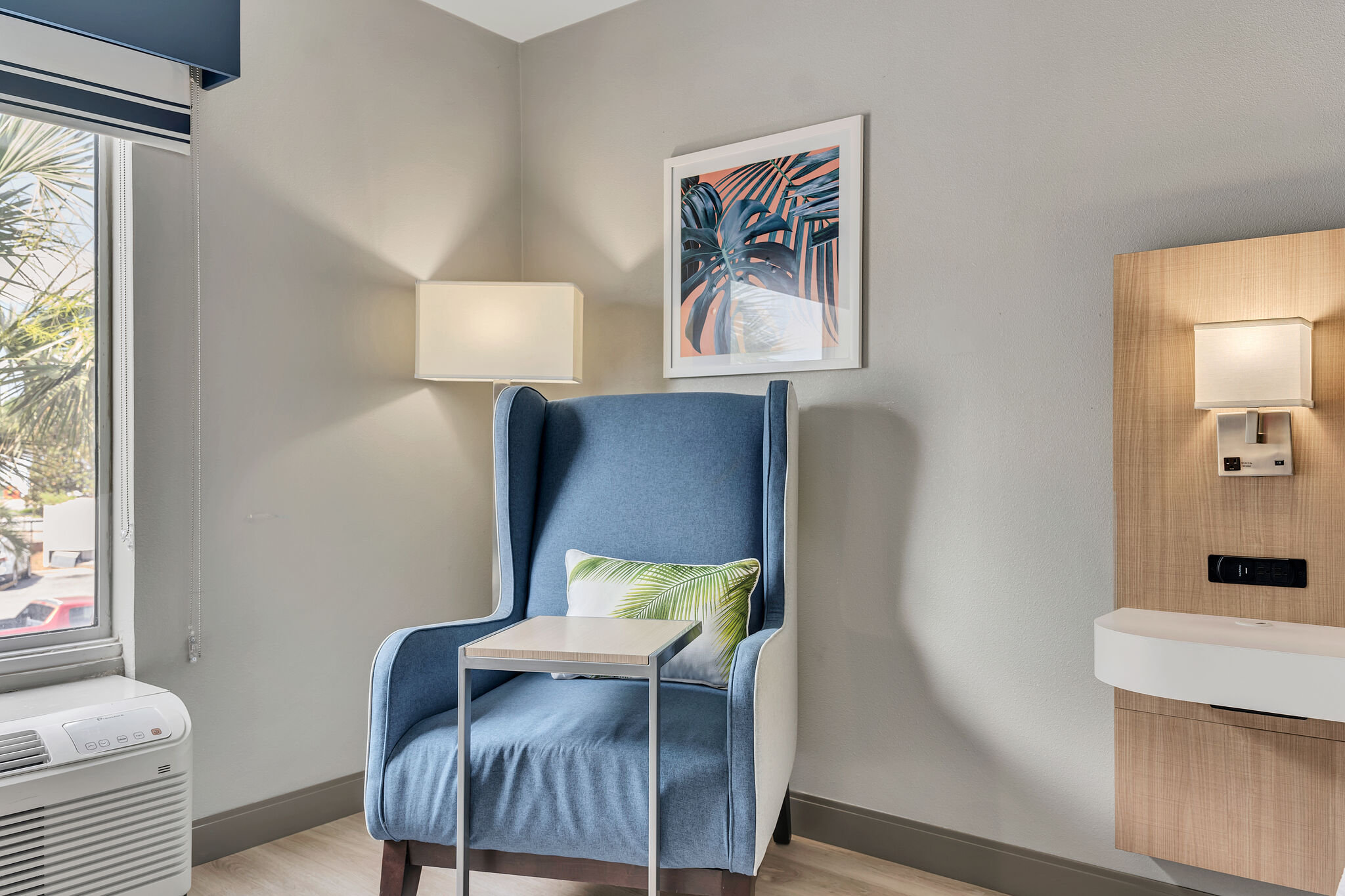 HOLIDAY INN EXP STES MIRAMAR BEACH-guestroom-King Suite Easy Chair.jpg