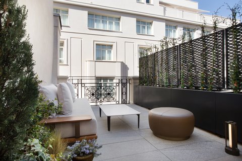 JW MARRIOTT HOTEL MADRID - Photo 22