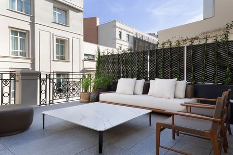 JW MARRIOTT HOTEL MADRID - Photo 23