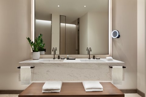 JW MARRIOTT HOTEL MADRID - Photo 45